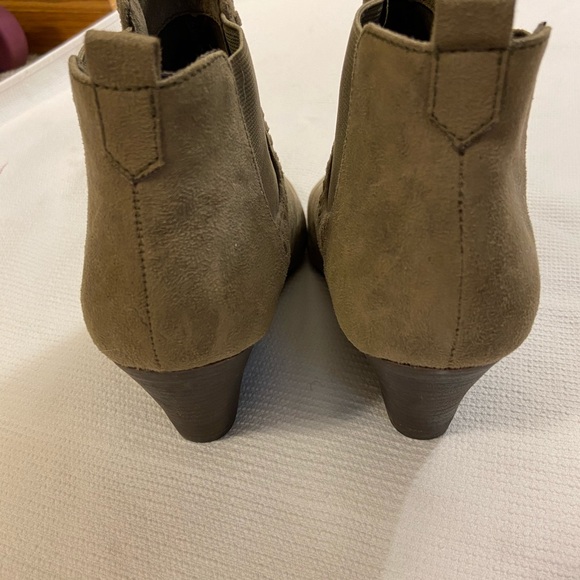 Report Guire Faux Suede Wedge Bootie wms size 8 - Picture 5 of 7